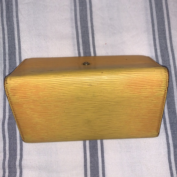 Louis Vuitton Vintage Epi Leather Wallet - Picture 3 of 11